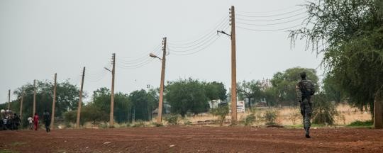 Photo: SPLA soldiers on the highway in Melut town. (Radio Tamazuj)