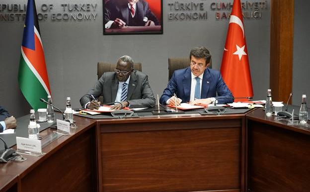 Photo: South Sudan Minister of Finance Stephen Dhieu Dau and Turkey's Economy Minister Nihat Zeybekci sign a cooperation deal in Ankara, Turkey on April 26, 2017