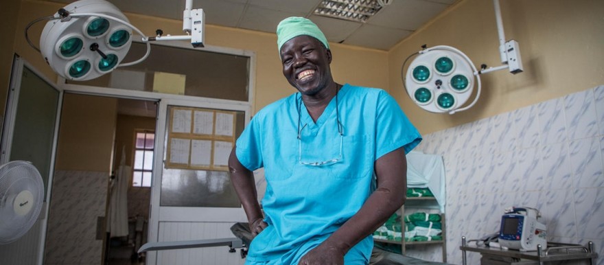 Dr Evan Atar Adaha in an operating theatre at Bunj Hospital in South Sudan. © UNHCR/Will Swanson
