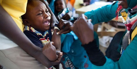 File photo: vaccination in Darfur against the meningitis. Photo by Albert González Farran/Unamid