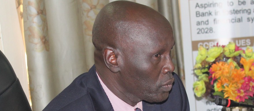 Central Bank Governor Dier Tong speaks to reporters in Juba on 19 July, 2019 (Radio Tamazuj)