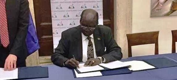 File photo: Presidential envoy Barnaba Marial signs declaration of peace with SSOMA in Rome on 12 January, 2020.