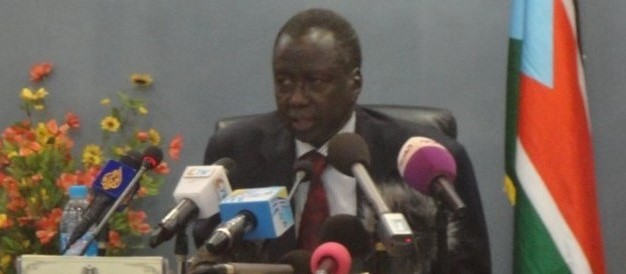 Photo: Secretary-General of the Government Abdoun Agau addressing a press conference in Juba on Friday, 26 July 2013 (Radio Tamazuj)