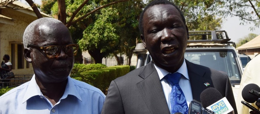 Health ministry undersecretary Makur Matur Koryom (R) and Juba Teaching Hospital director general John Chol (L) speak to press in June, 2016. (File photo)