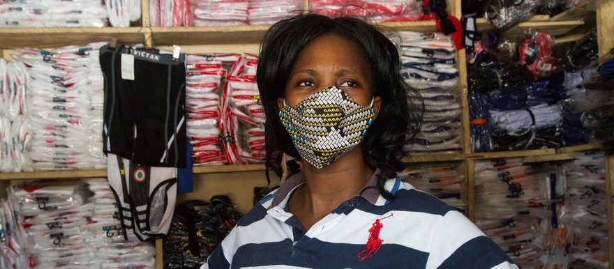 A trader puts on a face mask to prevent the spread of COVID-19 between her and customers at Konyo-konyo market in Juba. @UNICEFSouthSudan/Chol