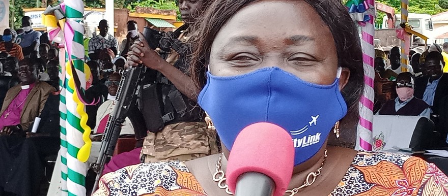 South Sudan’s Foreign Minister Beatrice Khamisa Wani addressing a crowd of citizens at Yei Freedom Square on September 12, 2020. (Radio Tamazuj)