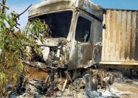 A Kenyan truck burnt in South Sudan. [Photo: TWITTER]