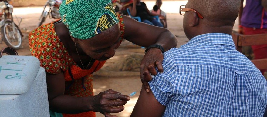 A resident of Sakure Payam being vaccinated against Yellow Fever in 2019. [Photo: Radio Tamazuj]