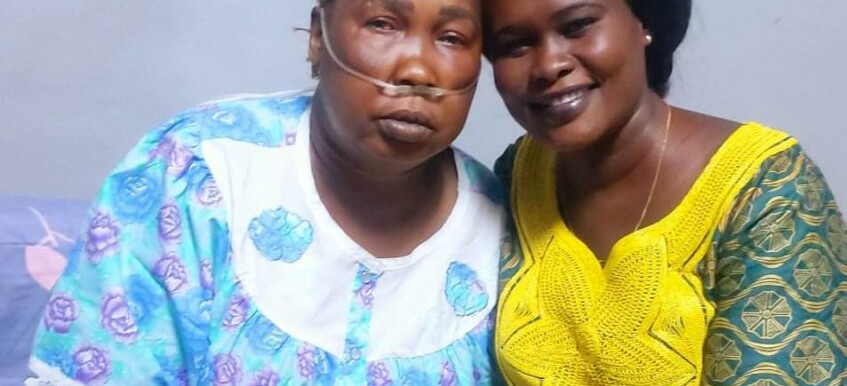 Nyanaguek Kuol visits Amira Ali at a hospital in Juba on Tuesday, November 23, 2021. [Social Media]
