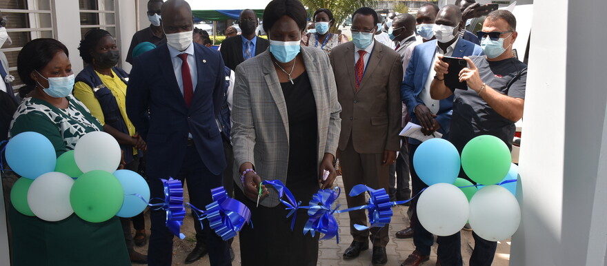 https://radiotamazuj.org/uploads/cache/article_detail_image/uploads/media/620616dcc2de6/moh-cutting-ribbon-pic1.jpg