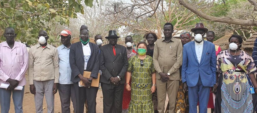 https://radiotamazuj.org/uploads/cache/article_detail_image/uploads/media/6225d45315c01/the-border-community-representatives-pose-for-group-photo-after-signing-the-resolution-in-tiaraliet-payam-aweil-south-county-on.jpg