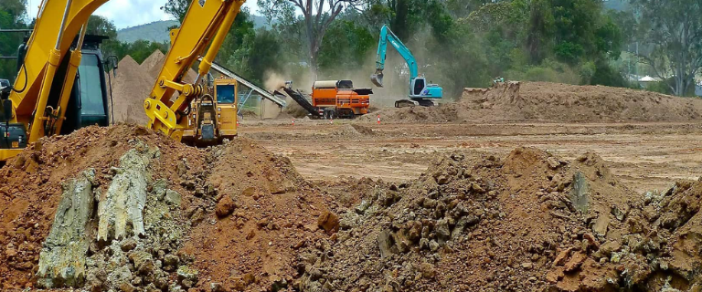https://radiotamazuj.org/uploads/cache/article_detail_image/uploads/media/62514fe948031/buldozer.png