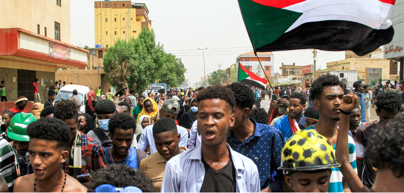 People march during a demonstration against military rule in the Bashdar area of the el-Diam district of Sudan's capital Khartoum on June 16, 2022. ( PHOTO/AFP)