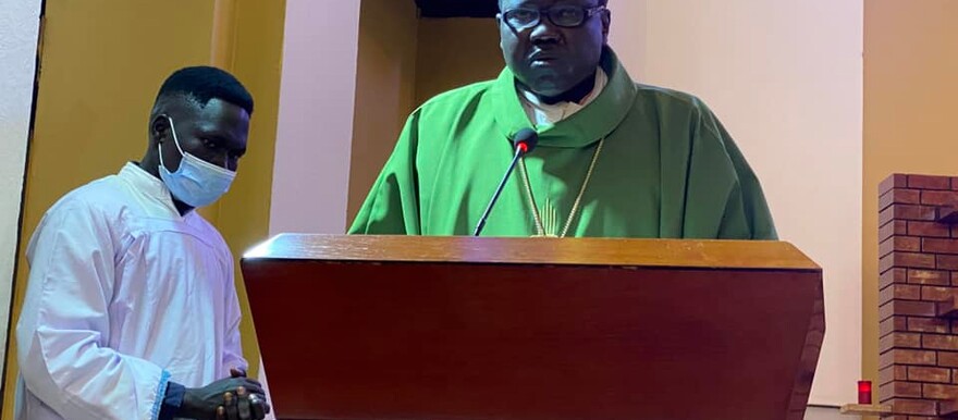 The Auxiliary Bishop of the Catholic Archdiocese of Juba, Santo Laku Pio during mass on 19 Sept. 2022. [Photo: Radio Tamazuj]