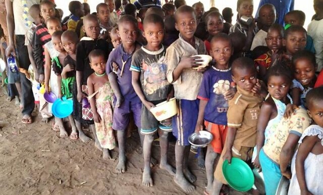 https://radiotamazuj.org/uploads/cache/article_detail_image/uploads/media/633d26e7eeeb3/malnutrition.jpg