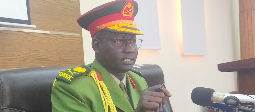 Maj. Gen. Lul Ruai Koang, spokesman of the South Sudan People’s Defense Forces (SSPDF) speaking to reporters in Juba on Tuesday, 10 January 2023 (Radio Tamazuj)
