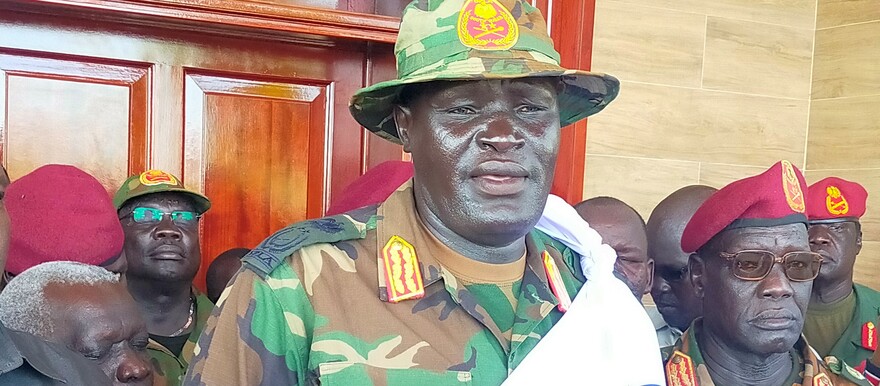 SPLA-IO Kit-Gwang faction leader and renegade General Johnson Olony speaking to reporters upon his arrival at Juba Airport on Sunday, May 14, 2023 (Radio Tamazuj)