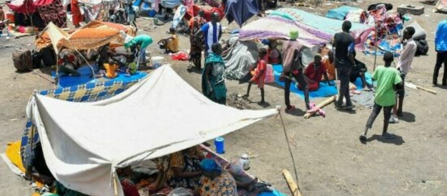 Returnees set up makeshift shelters in Renk after fleeing war in Sudan. (Reuters photo)
