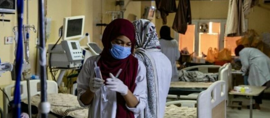 Female health workers attend to patients in Sudan. (WHO photo)