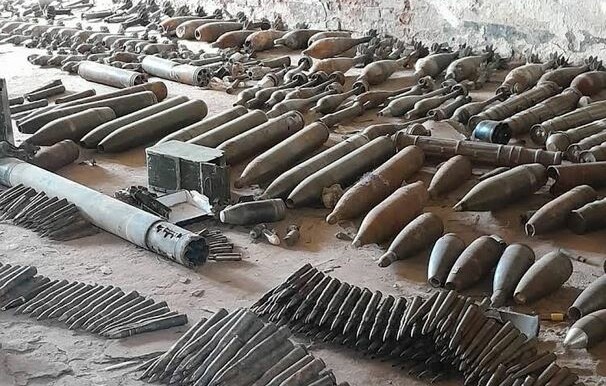Live munitions abandoned at a Sudanese army facility in South Darfur State. (Photo: Radio Tamazuj)