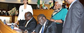 Photo: Riek Machar and Pagan Amum sign peace deal in Addis Ababa on 17 August, 2015 (Kenyan Presidency)