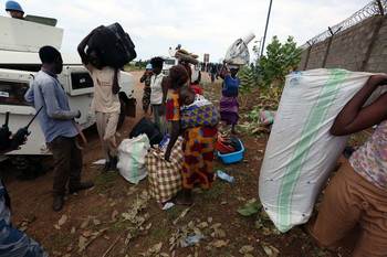 Photo: IDPs that took refuge and protection with UNMISS, pack up their belongings following five days of heavy clashes in Juba on July, 2016. (UNMISS/Eric Kanalstein)