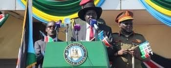 Photo: South Sudan President Salva Kiir speaks to citizens at Juba International Airport on Sunday August 10, 2014. (Radio Tamazuj)