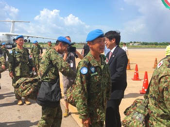 File photo: The final group of Japan's Ground Self-Defence Force troops prepare to board a plane as they leave from Juba, Thursday, May 25, 2017. (Radio Tamazuj)