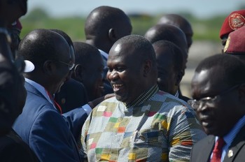 File photo: Riek Machar meets with his supporters after landing at Juba international airport on April 26, 2016 (AFP)