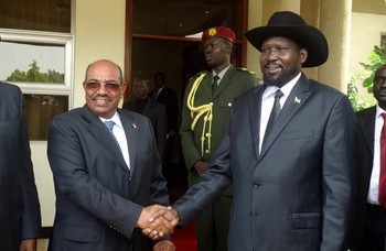 File photo: South Sudan’s President Salva Kiir shaking hands with Sudan’s President Omar al-Bashir (gurtong.net)