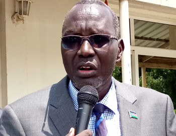 File photo: Minister Stephen Dhieu Dau speaks to the press in Juba. (Gurtong)