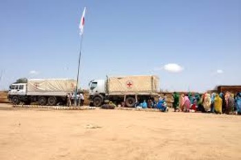 Photo: Sudan trucks arrive carrying food, seed and farming tools to be distributed to families in and around Jebel Marra (ICRC).