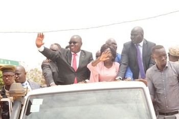 Yei River State Governor Emmanuel Adil waving to residents in an open car in Yei town.jpg Radio Tamazuj