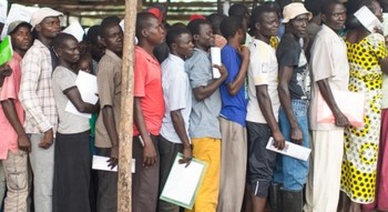 South Sudanese refugees queue for cash distributions at Meri camp in Haut-Uele province in the Democratic Republic of the Congo, December 2017. © UNHCR/Colin Delfosse