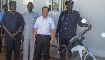 Seiji Okada, Ambassador of Japan to South Sudan handing over motorbikes to the Director General of DNPI in Nimule. Photo: M. Shiino/IOM