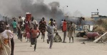 Civilians flee fighting at a United Nations base in South Sudan. (TRT WORLD)