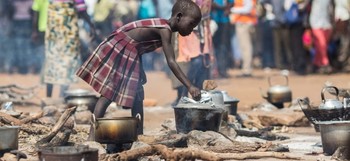 A young refugee from South Sudan cooks food at the reception centre in the newly established Pagarinya 2 camp in Adjumani District, in northern Uganda. © UNHCR/Will Swanson