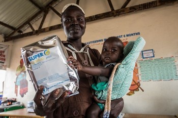 Mary 32-year-old poses with her baby Eva at the Target Supplementary Area in Gurei Nutrition Center, Juba. [Photo: WFP/Gabriela Vivacqua]