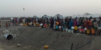 نازحين داخل معسكر بانتيو للنازحين داخلياً (مقر حماية المدنيين سابقاً)