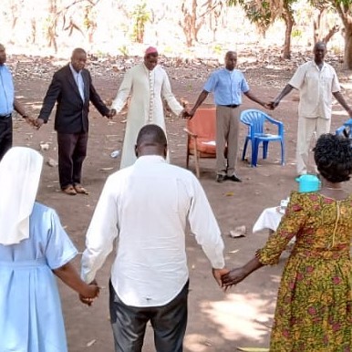 إختتام مؤتمر حوار السلام بين "بلندا و زاندي" في طمبرا بغرب ...