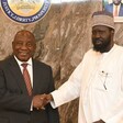 South African President Cyril Ramaphosa (L) being welcomed at the State House in Juba by President Salva Kiir (R). (Courtesy photo)