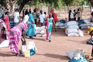 CARITAS distributes food aid to returnees in Kuajok